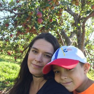 Meet your Posher, Lora